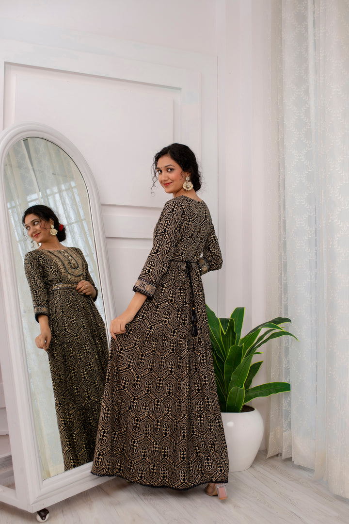 Women's Rayon Black Tiered/Anarkali Gown