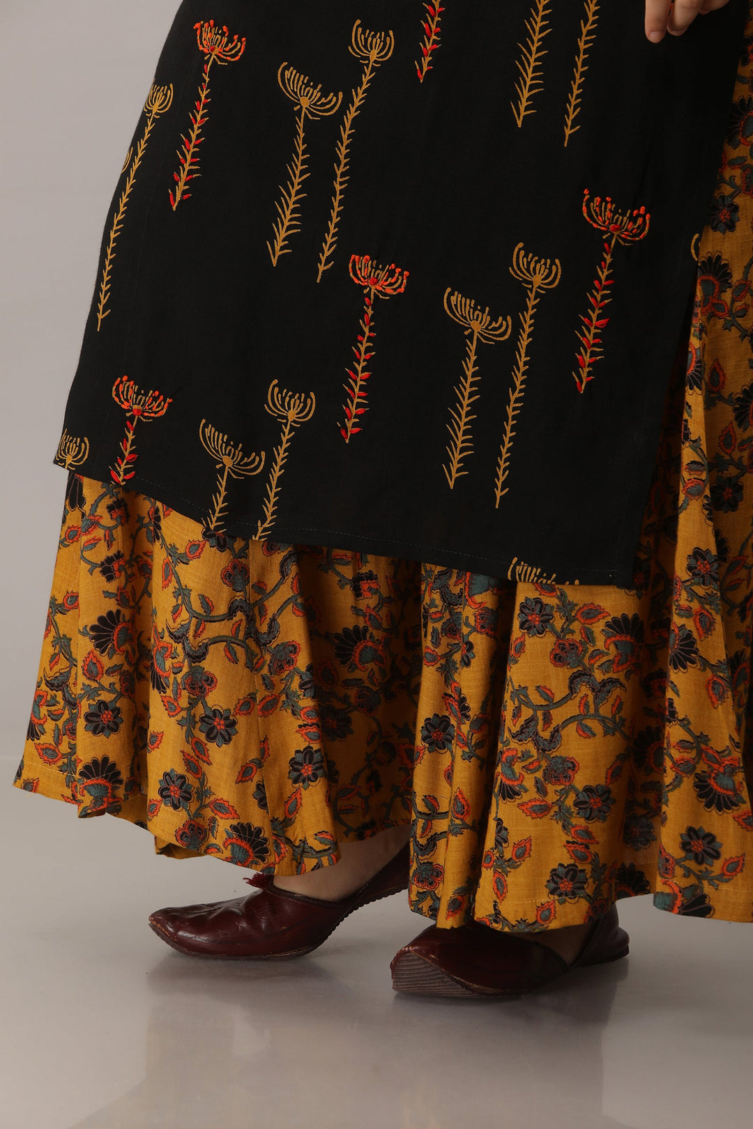 Women Black Rayon Slub Straight Ethnic Set