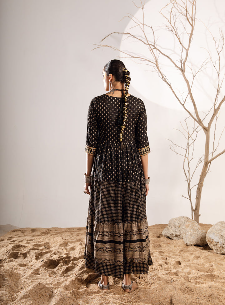 Women's Rayon Black Flared/Tiered Dress