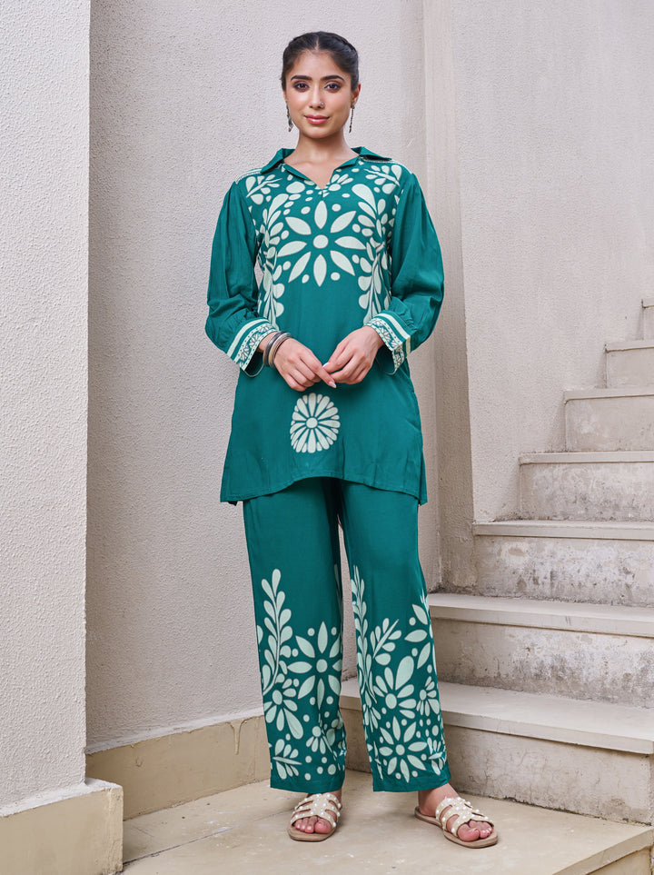 Nehamta Women's Teal Green German Rayon Short Kurta With Pant