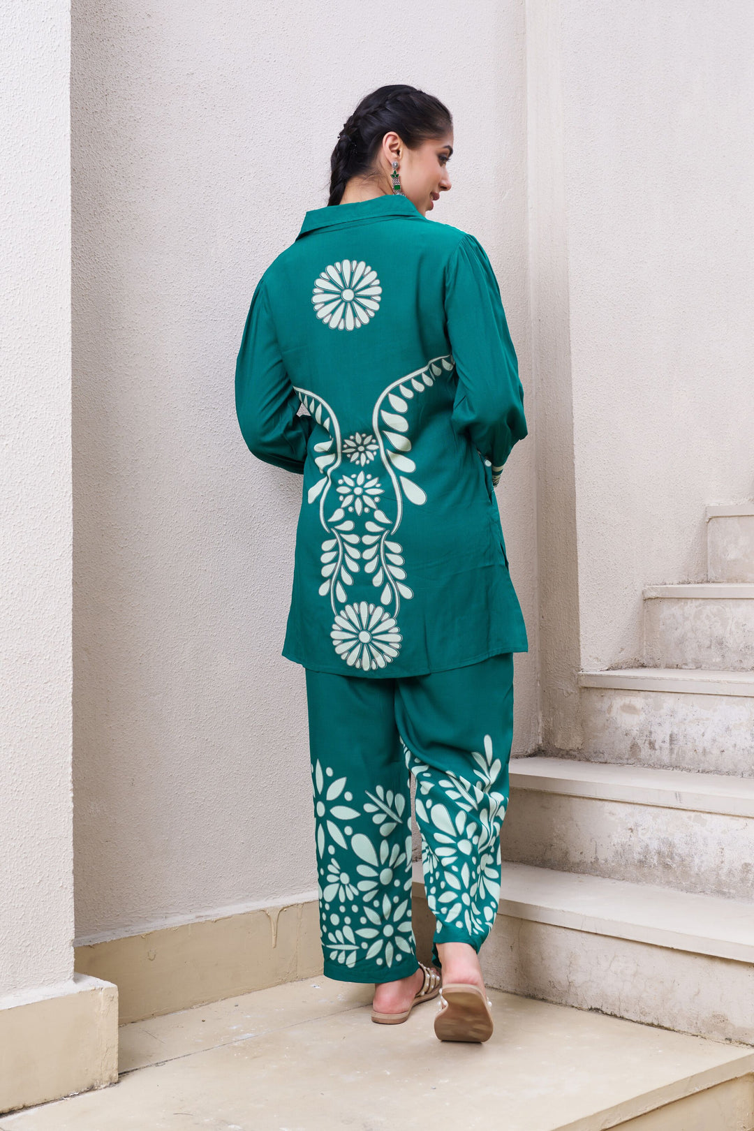 Nehamta Women's Teal Green German Rayon Short Kurta With Pant