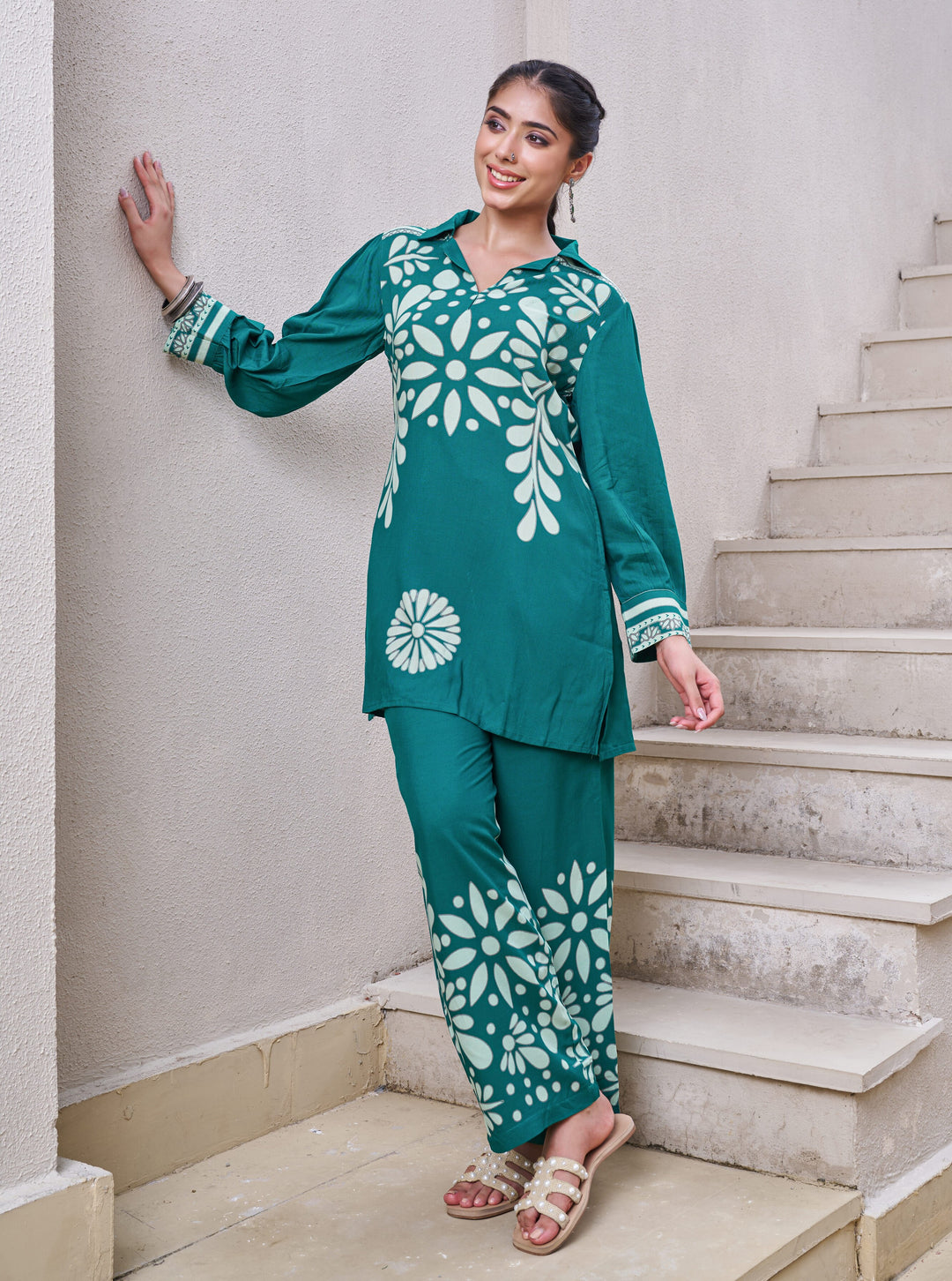 Nehamta Women's Teal Green German Rayon Short Kurta With Pant
