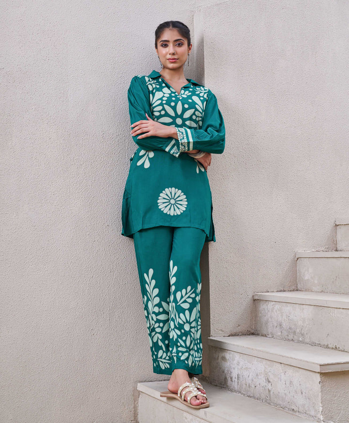 Nehamta Women's Teal Green German Rayon Short Kurta With Pant