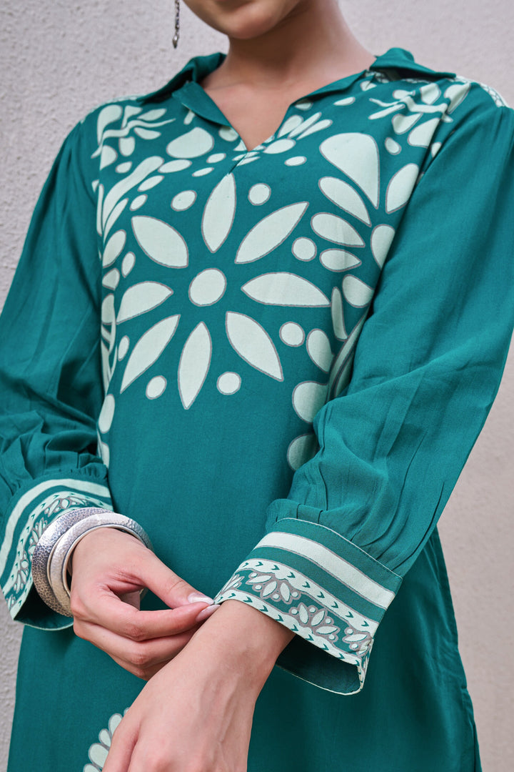 Nehamta Women's Teal Green German Rayon Short Kurta With Pant