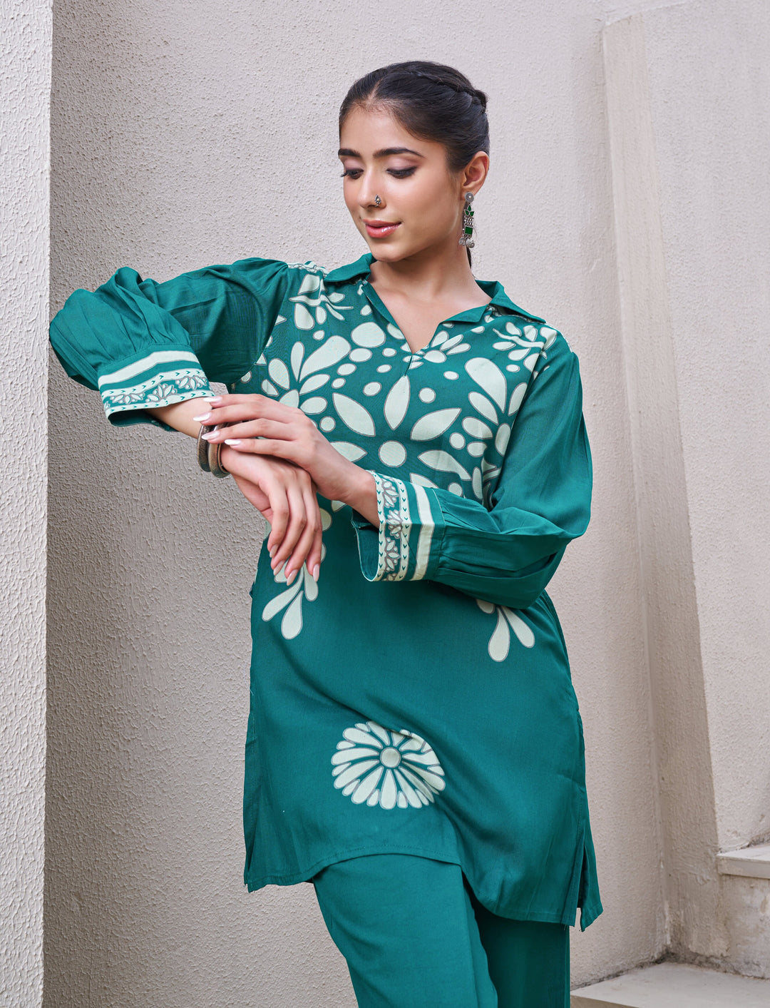 Nehamta Women's Teal Green German Rayon Short Kurta With Pant