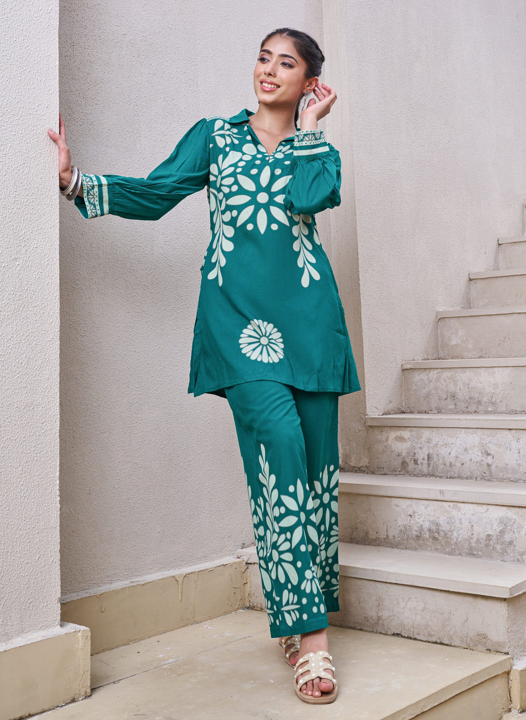 Nehamta Women's Teal Green German Rayon Short Kurta With Pant