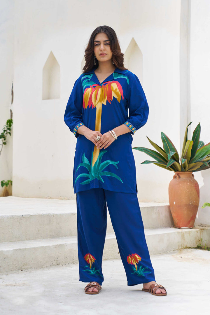 Nehamta Women's Blue Viscose Rayon Short Kurta With Pant