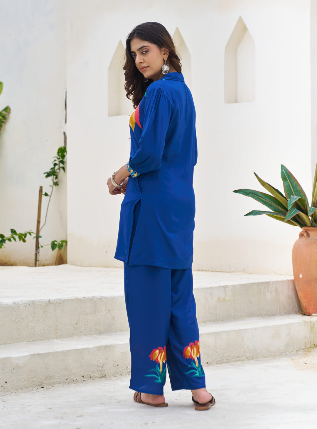 Nehamta Women's Blue Viscose Rayon Short Kurta With Pant
