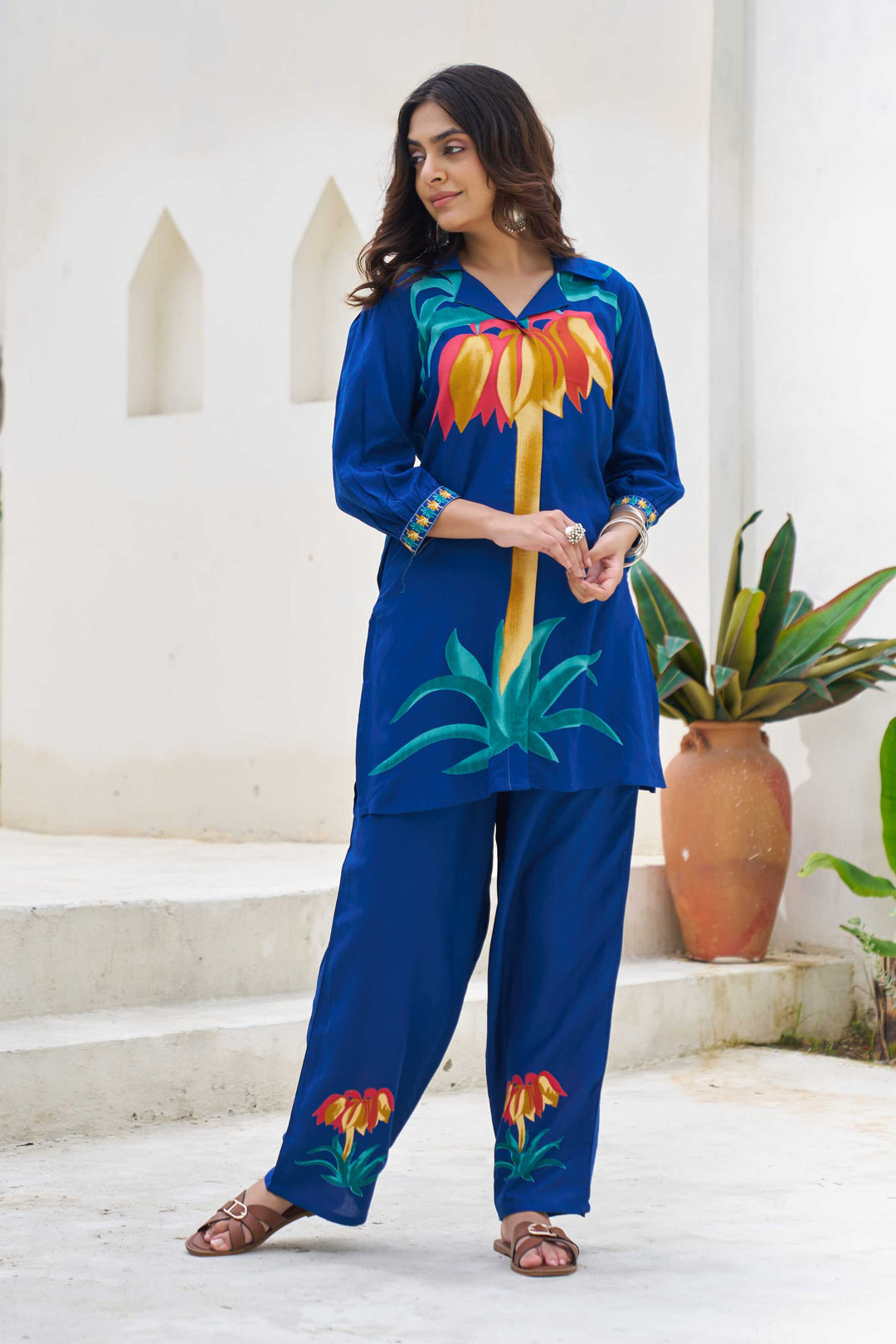 Nehamta Women's Blue Viscose Rayon Short Kurta With Pant