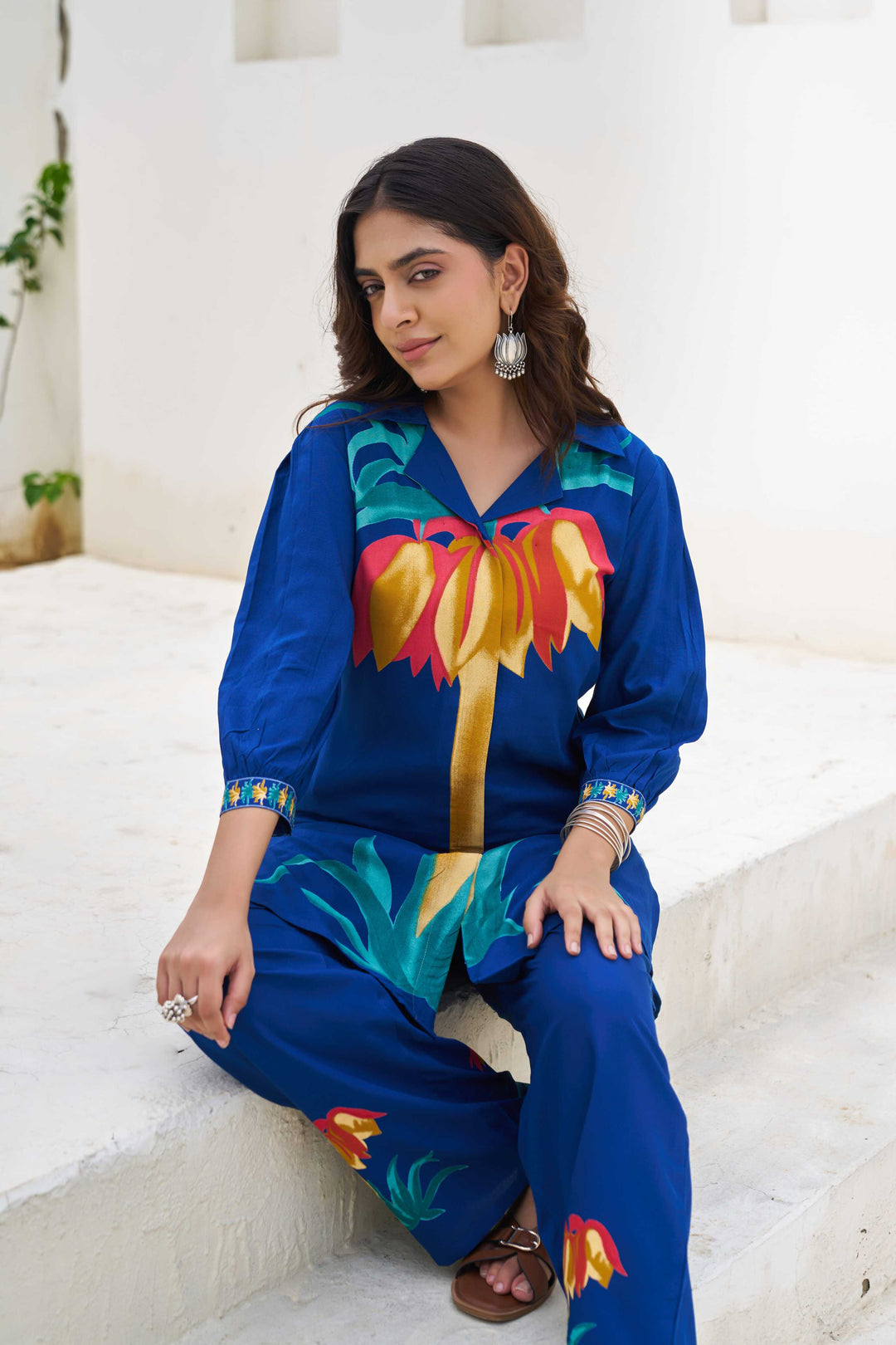 Nehamta Women's Blue Viscose Rayon Short Kurta With Pant