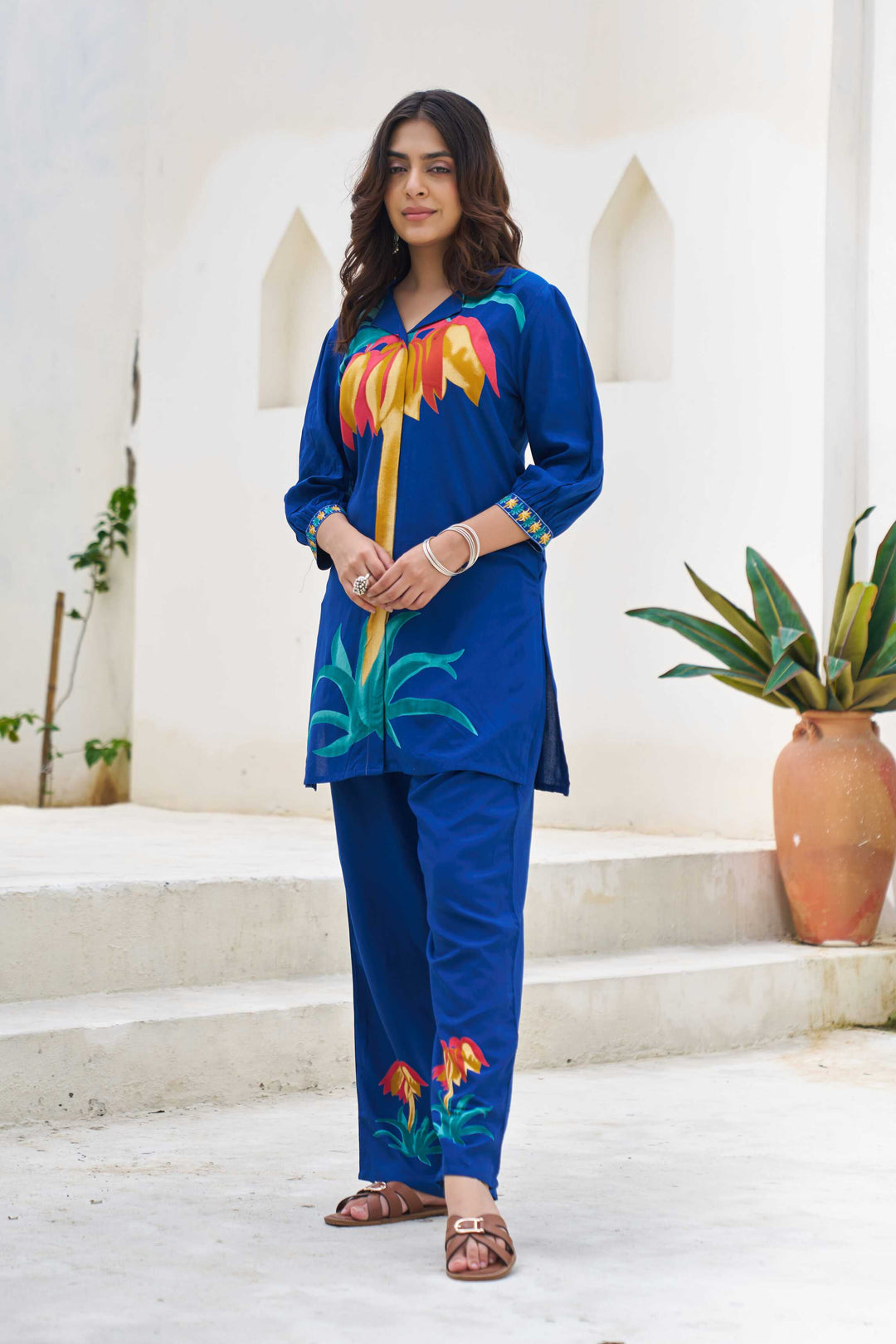 Nehamta Women's Blue Viscose Rayon Short Kurta With Pant