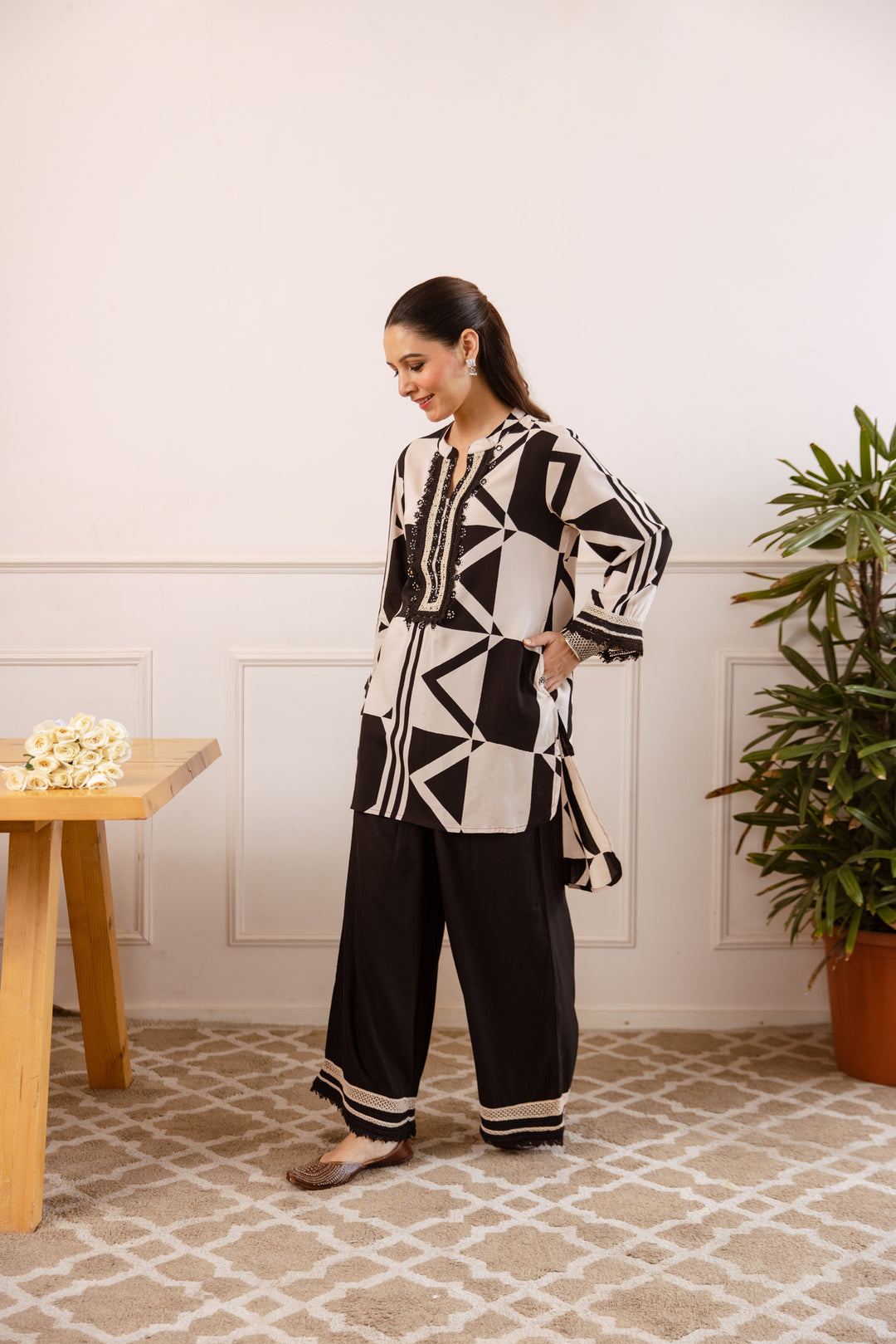 Nehamta Women's Black:White German Rayon Tunic with Palazzo Co-Ords Set