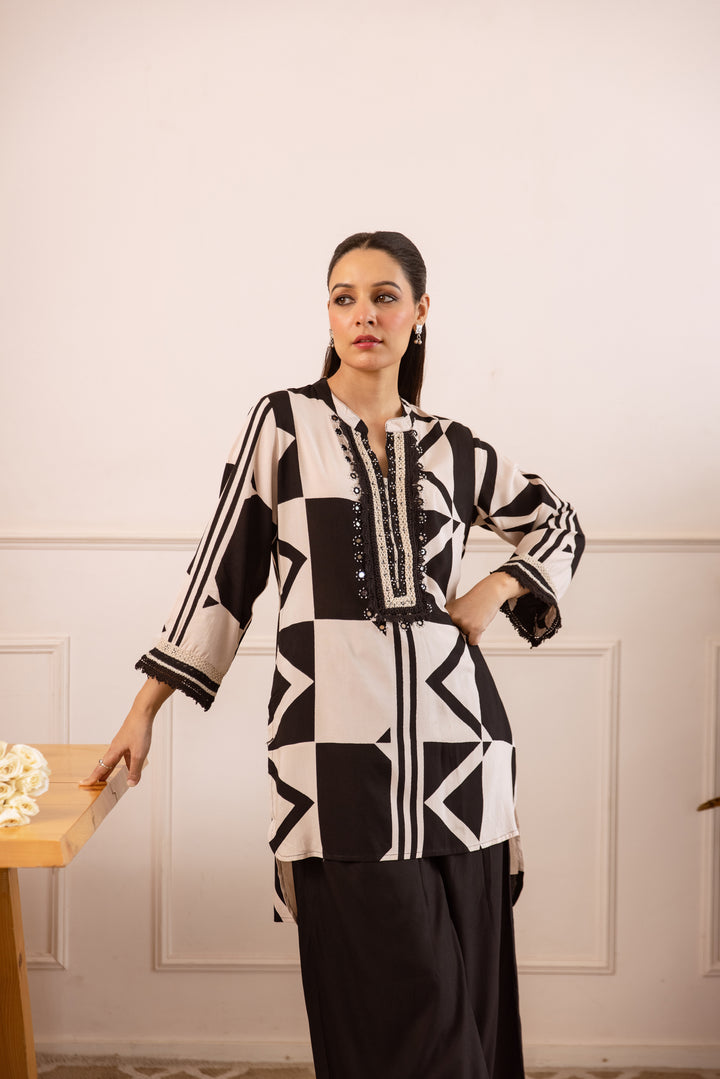 Nehamta Women's Black:White German Rayon Tunic with Palazzo Co-Ords Set