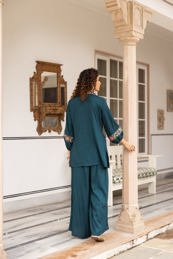 Nehamta Women's Rama Green Rayon Short Kurta with Palazzo