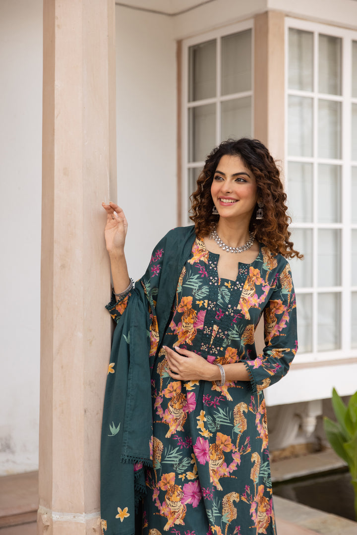 Nehamta Women's Green Cotton Kurta with Pant & Dupatta