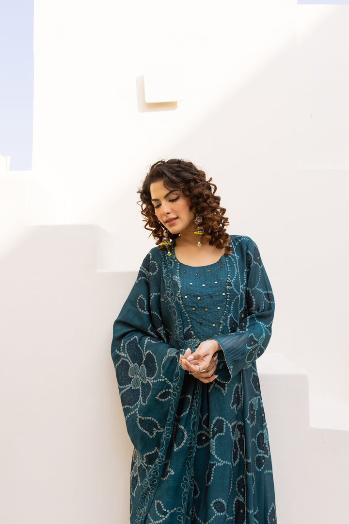 Nehamta Women's Bottle Green Mulmul Chanderi Kurta With Pant & Dupatta set