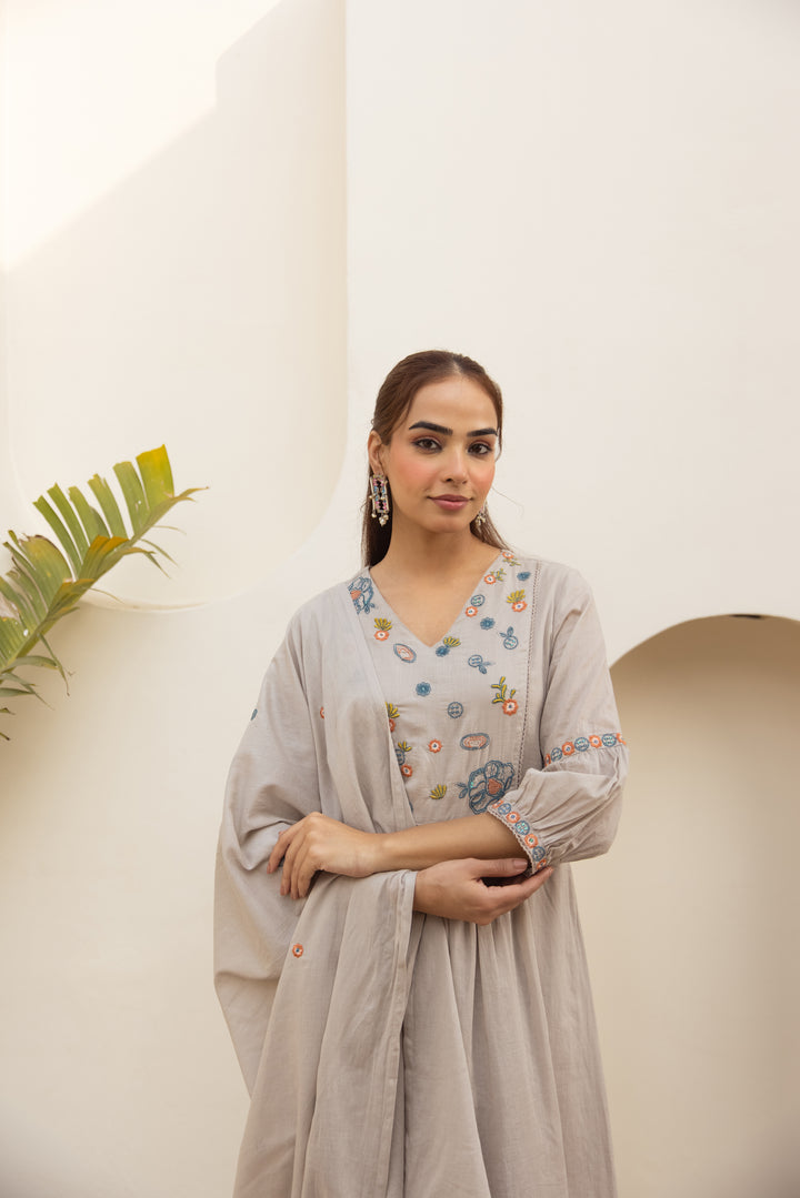 Nehamta Women's Light Grey Mulmul Cotton Kurta With Pant & Dupatta set