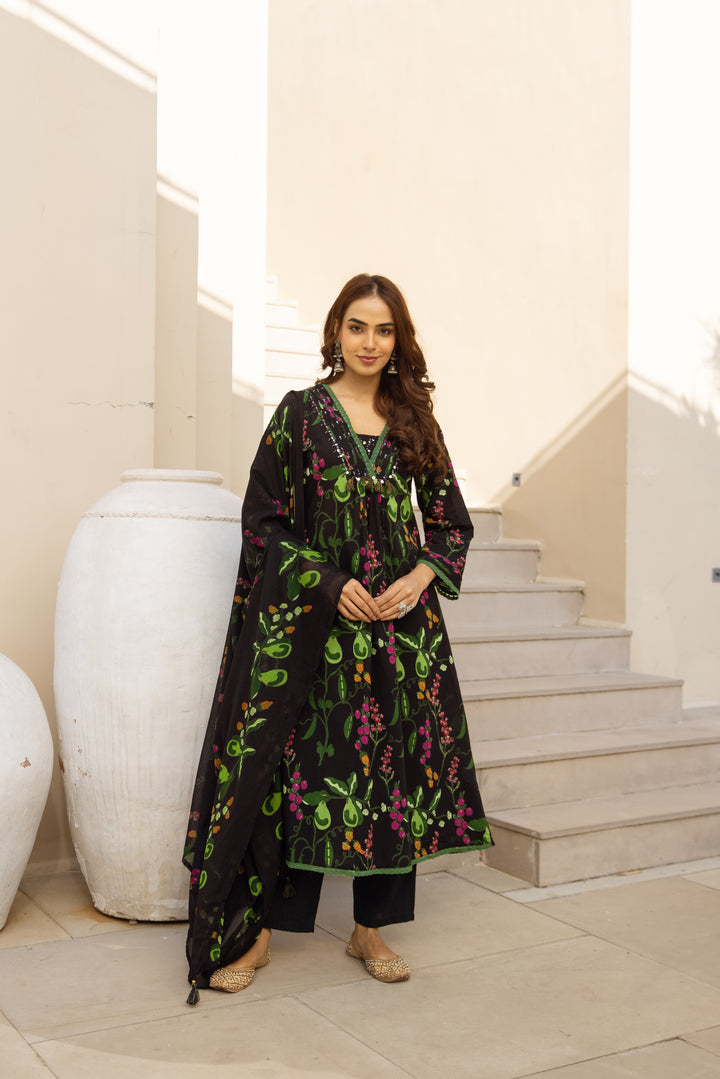 Nehamta Women's Black Cotton 60*60 Kurta With Pant & Dupatta set