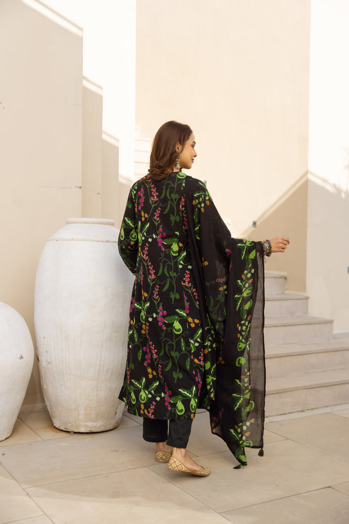 Nehamta Women's Black Cotton 60*60 Kurta With Pant & Dupatta set