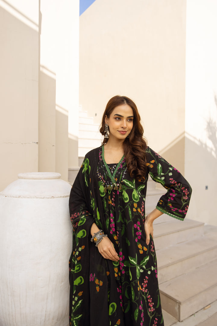 Nehamta Women's Black Cotton 60*60 Kurta With Pant & Dupatta set