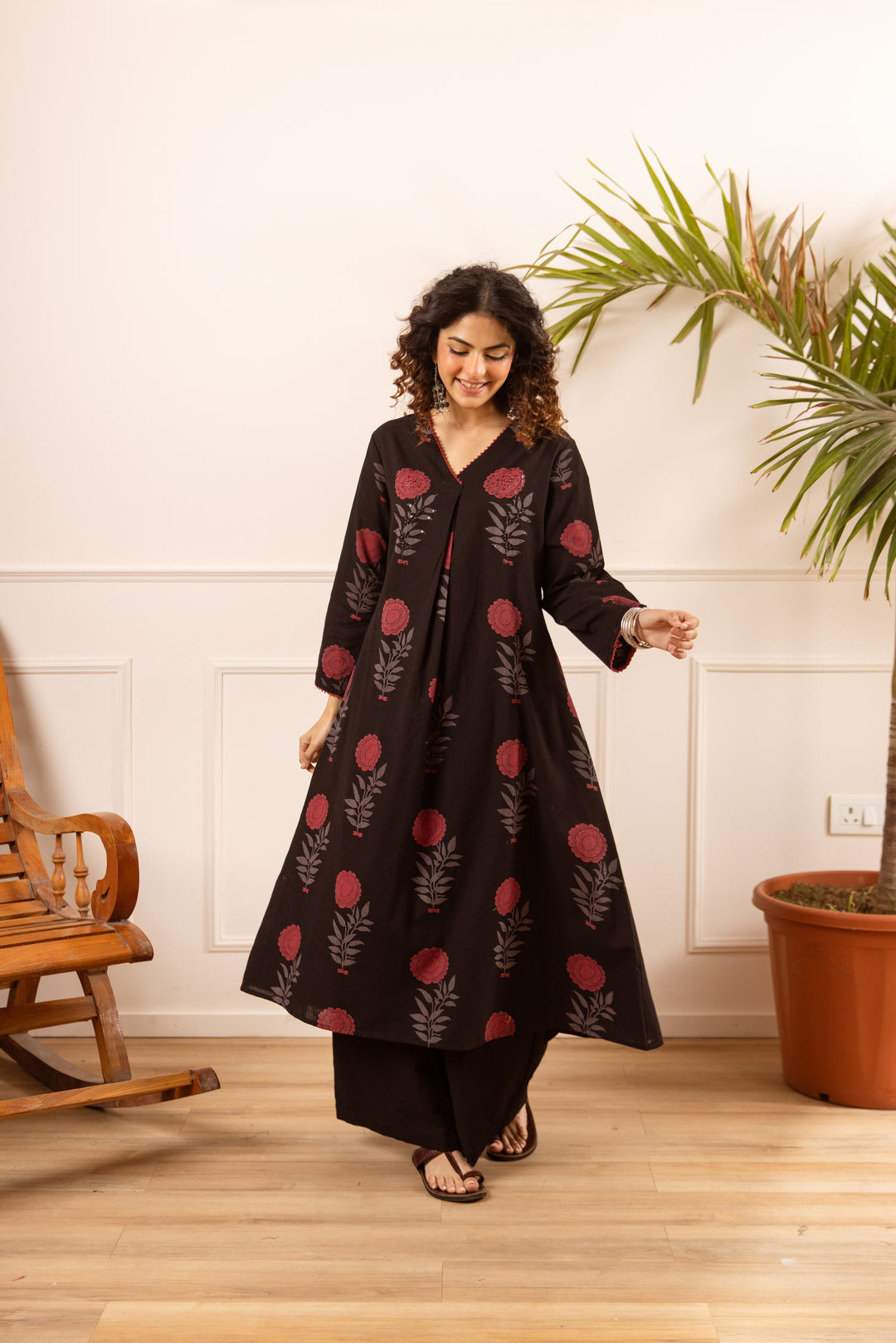 Nehamta Women's Black Cotton Flex Kurta With Palazzo set