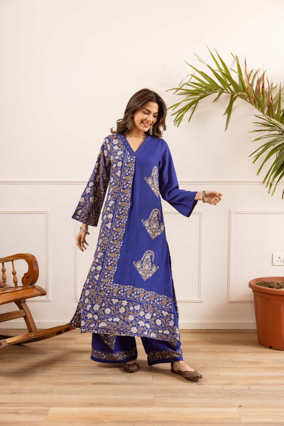 Nehamta Women's Blue Rayon Kurta & Palazzo Set