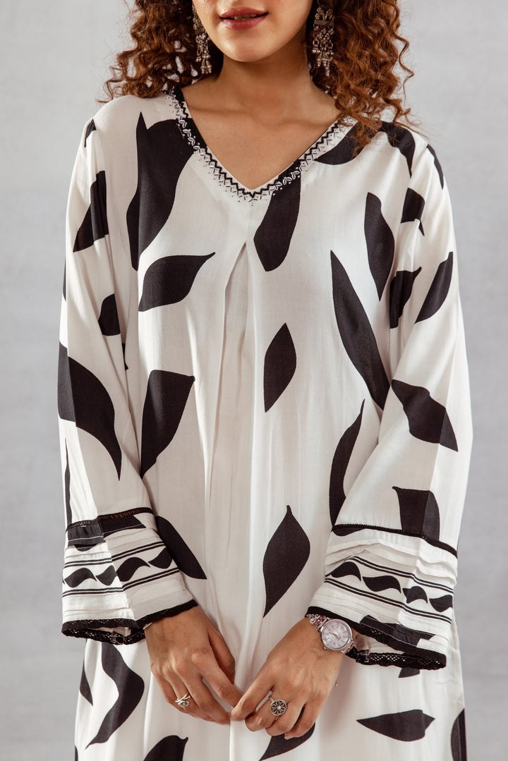 Nehamta Women's White  Rayon Kurta & Palazzo Set