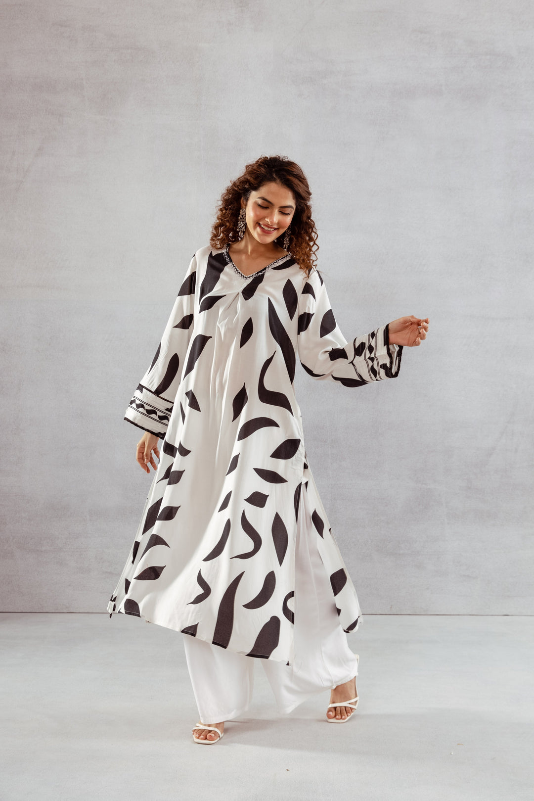 Nehamta Women's White  Rayon Kurta & Palazzo Set