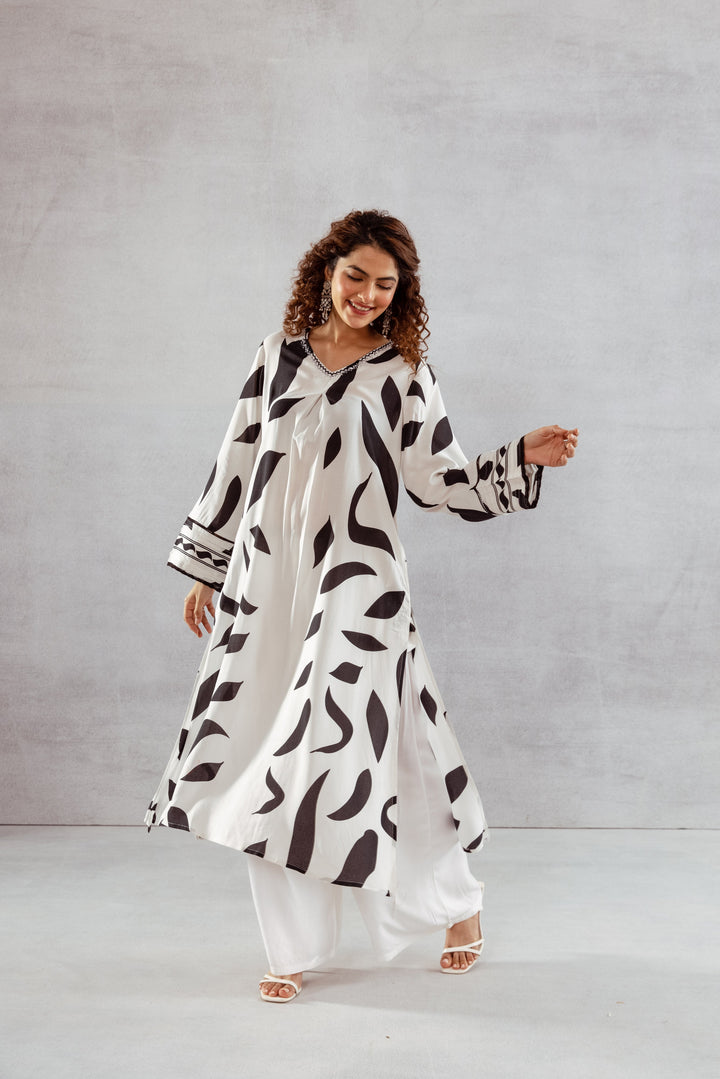 Nehamta Women's White  Rayon Kurta & Palazzo Set