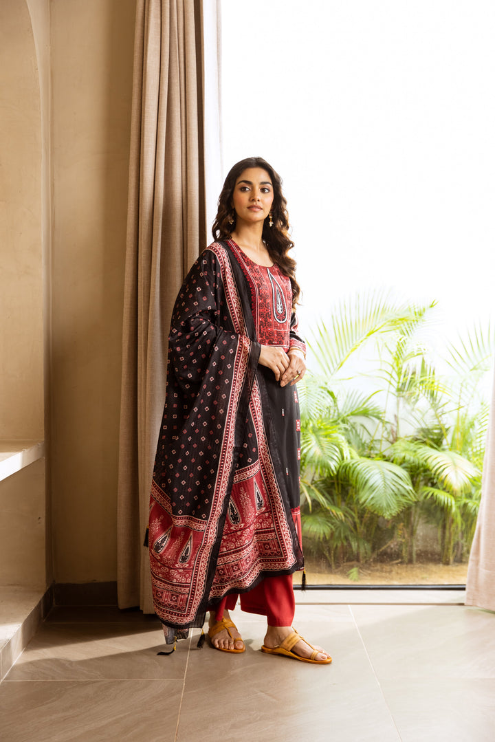 Nehamta Women's Black German Rayon Kurta with Pant & Dupatta