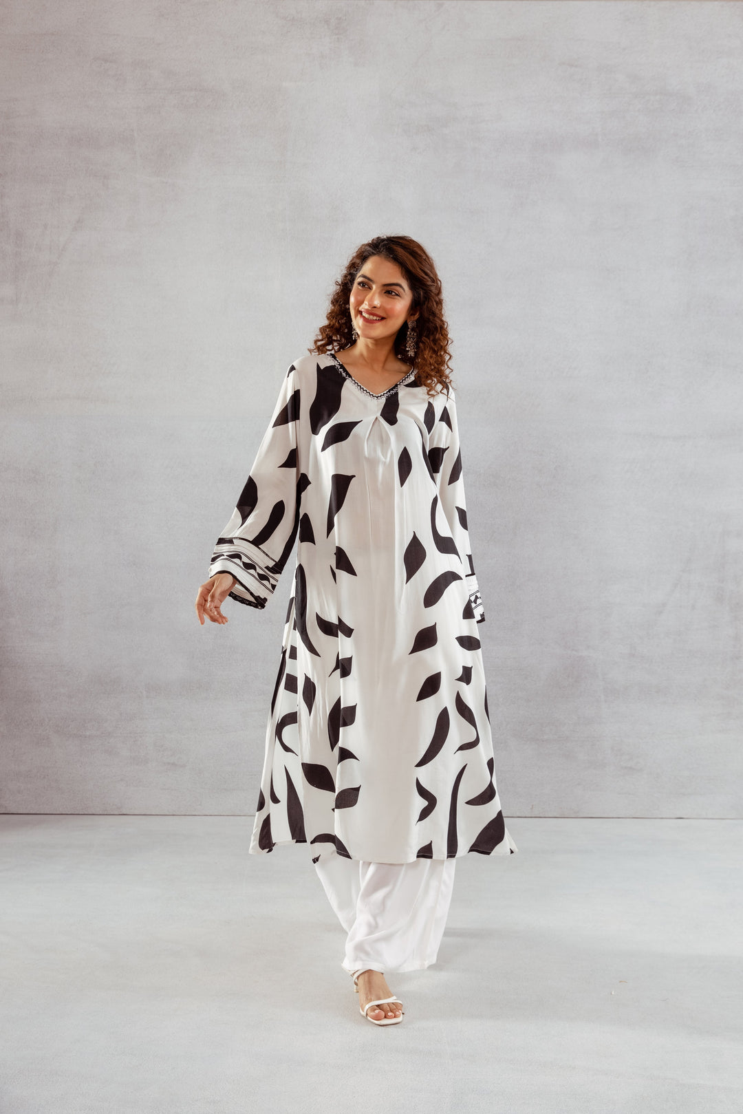 Nehamta Women's White  Rayon Kurta & Palazzo Set