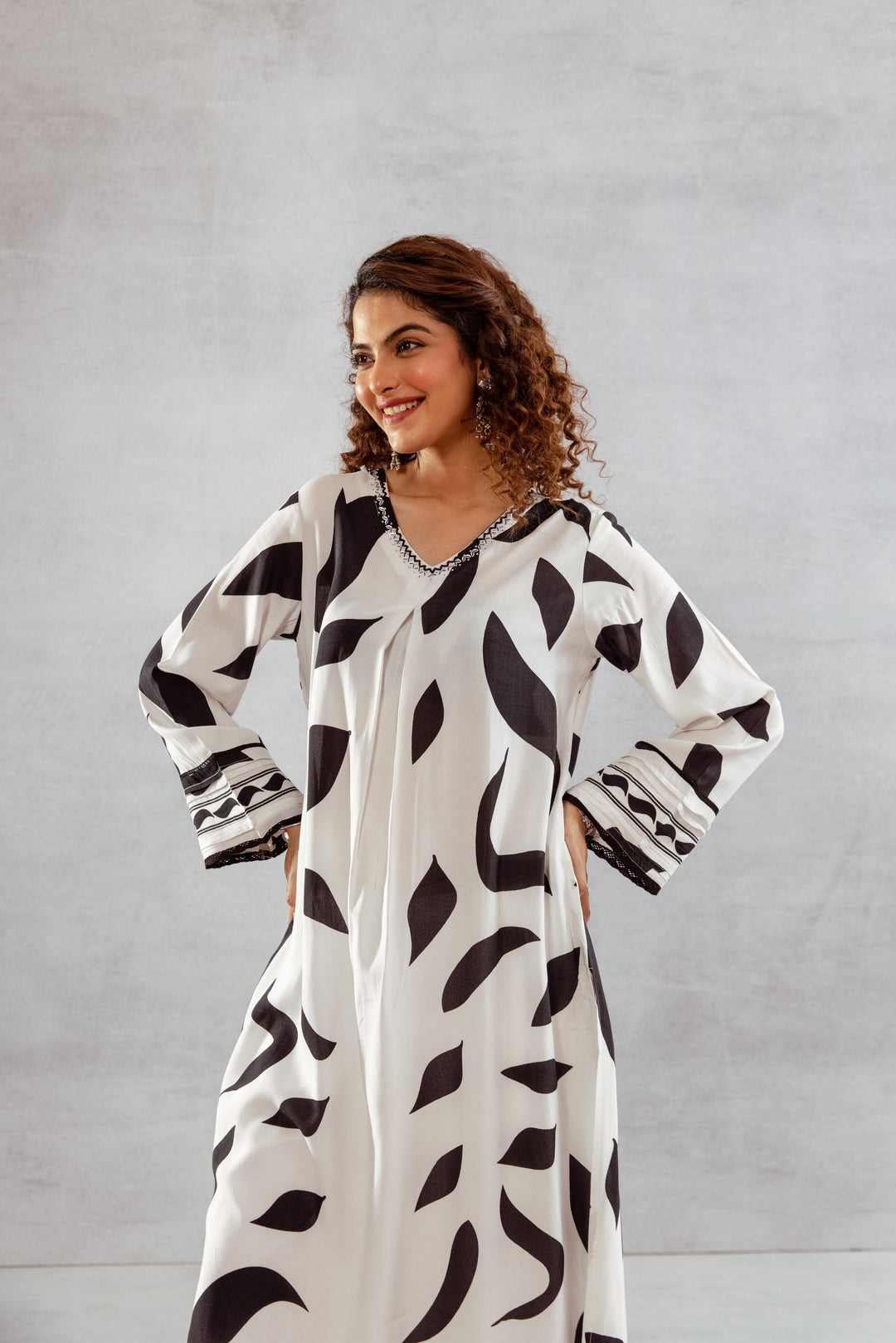 Nehamta Women's White  Rayon Kurta & Palazzo Set