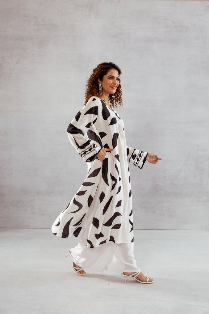 Nehamta Women's White  Rayon Kurta & Palazzo Set