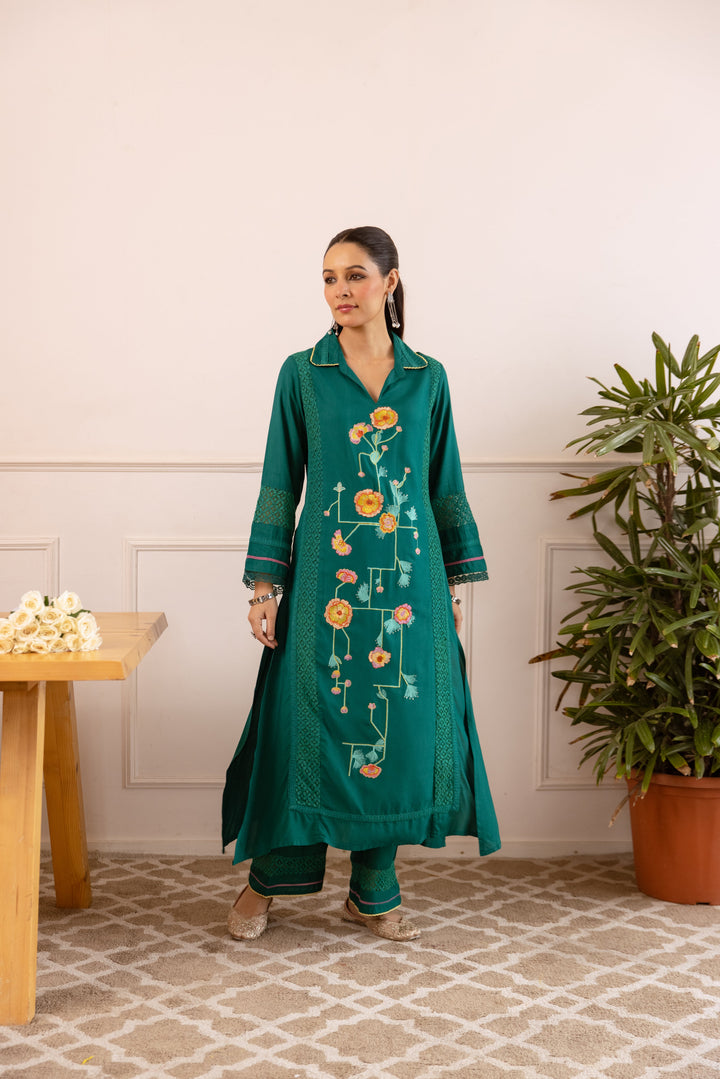 Nehamta Women's Green Rayon Kurta with Pant