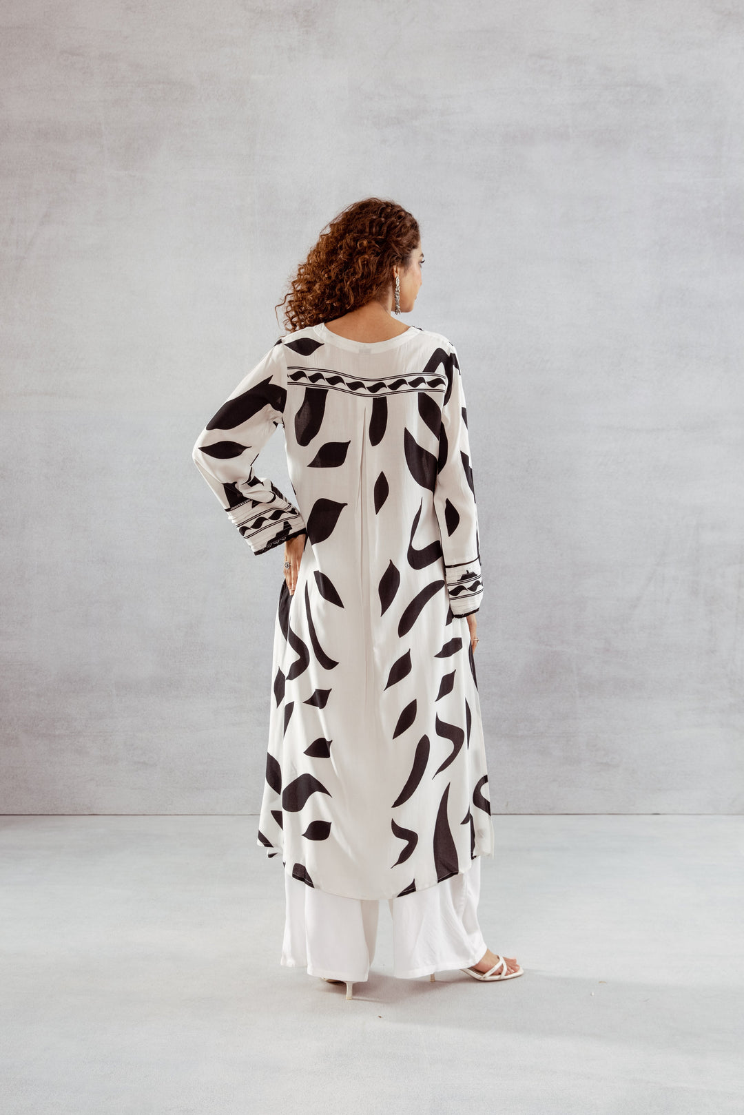 Nehamta Women's White  Rayon Kurta & Palazzo Set