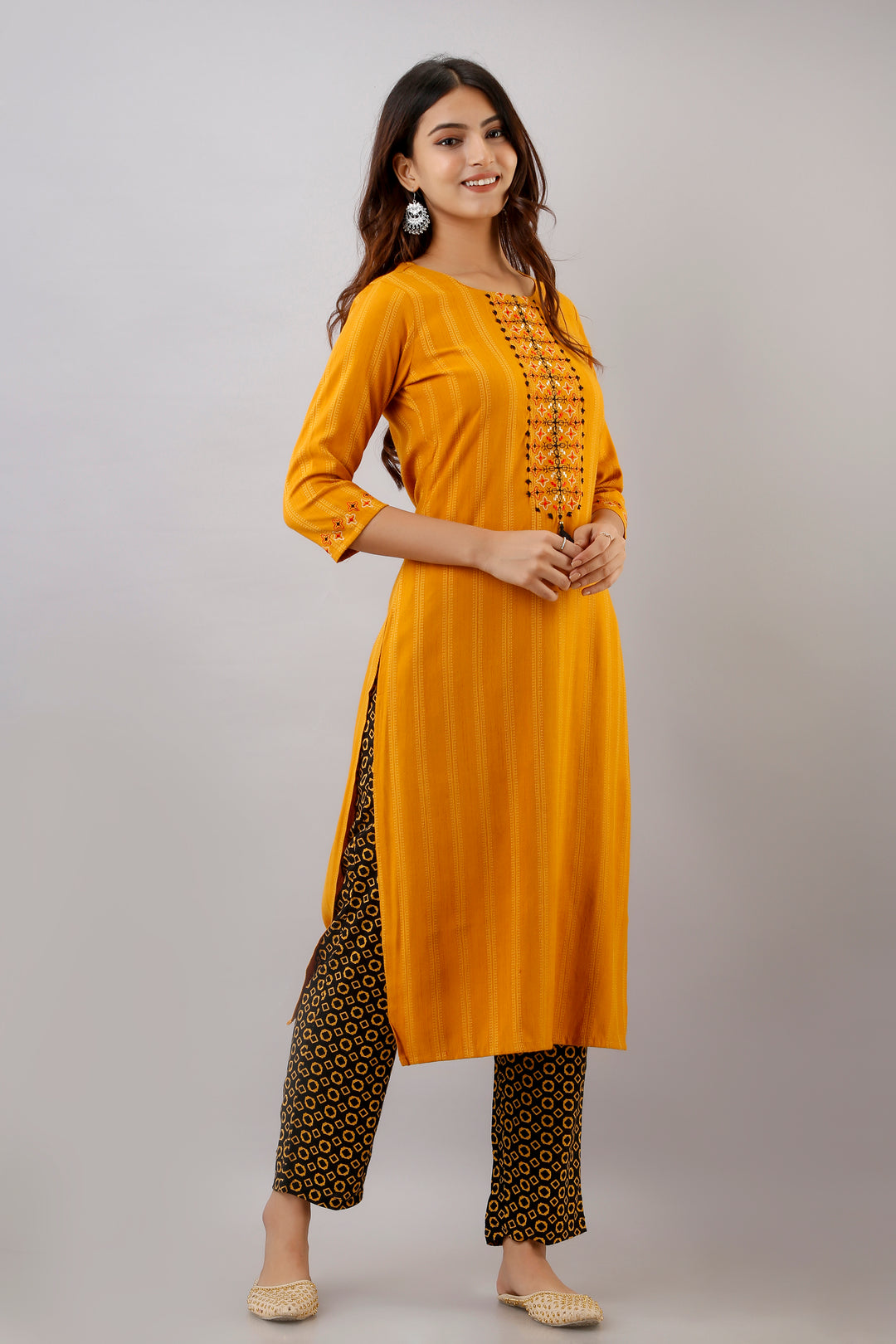 Buy online Patrorna Women Regular Fit Churidar Pant from Churidars &  Salwars for Women by Patrorna for ₹700 at 65% off